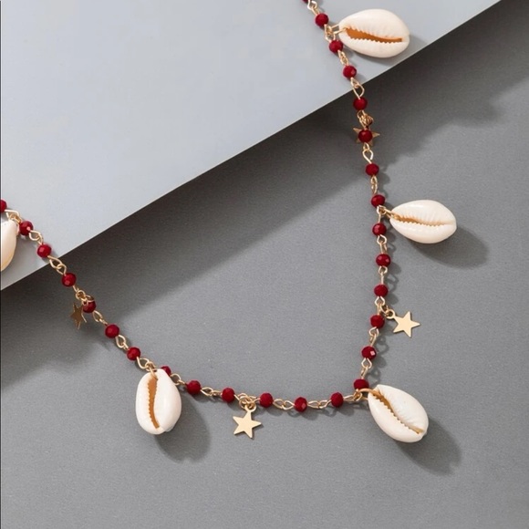 Beaded shell gold detailed necklace 🌿 - Picture 2 of 4